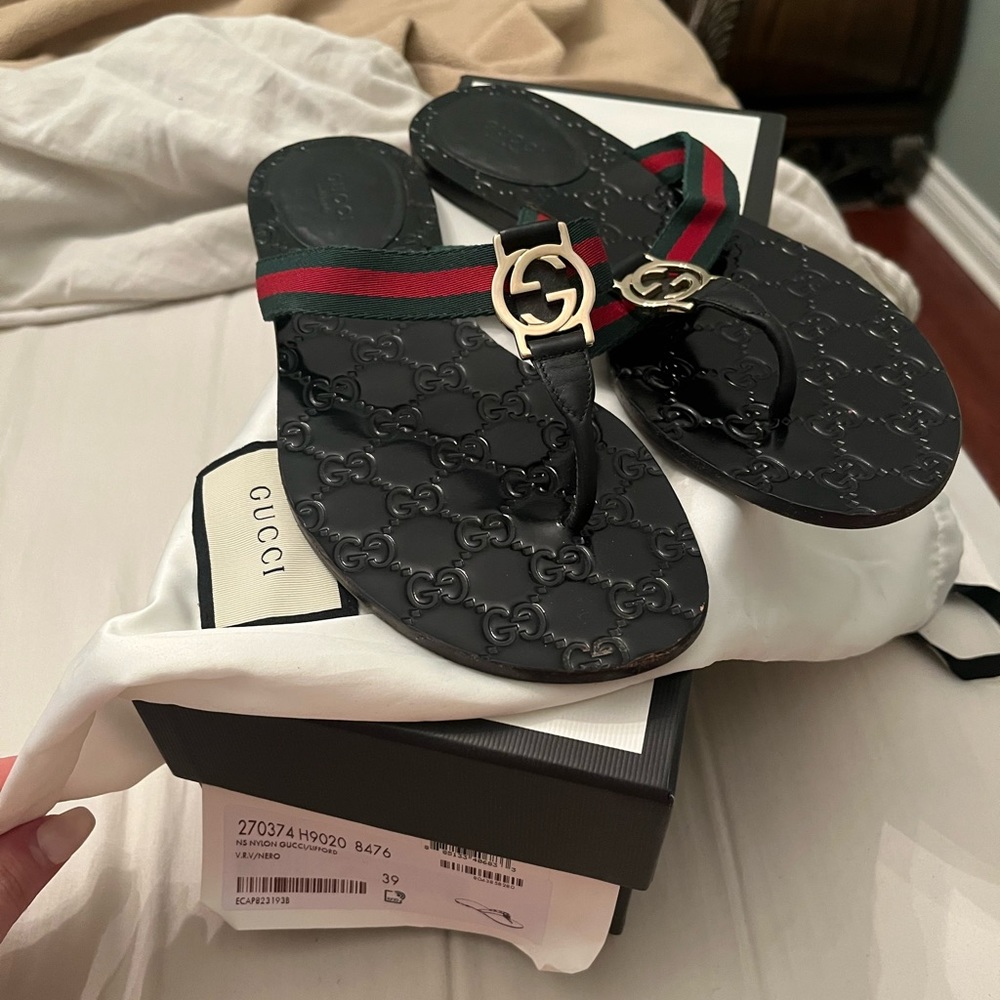 Gucci GG Thong sandals